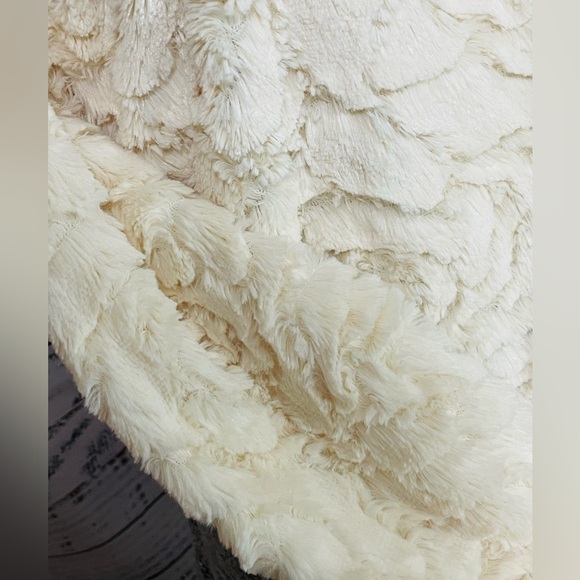 Women’s fuzzy pullover sweater size small - Picture 3 of 9